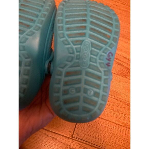 Crocs, little kids blue, fur lined slip on clogs size C7 - Picture 5 of 5